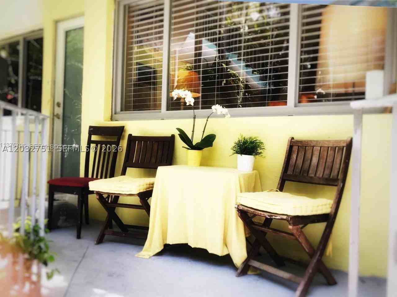 1840 James Ave #10 - Photo 3 of 15