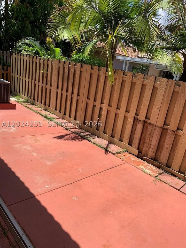 15849 Sw 70th Ter #0 - Photo 2 of 14