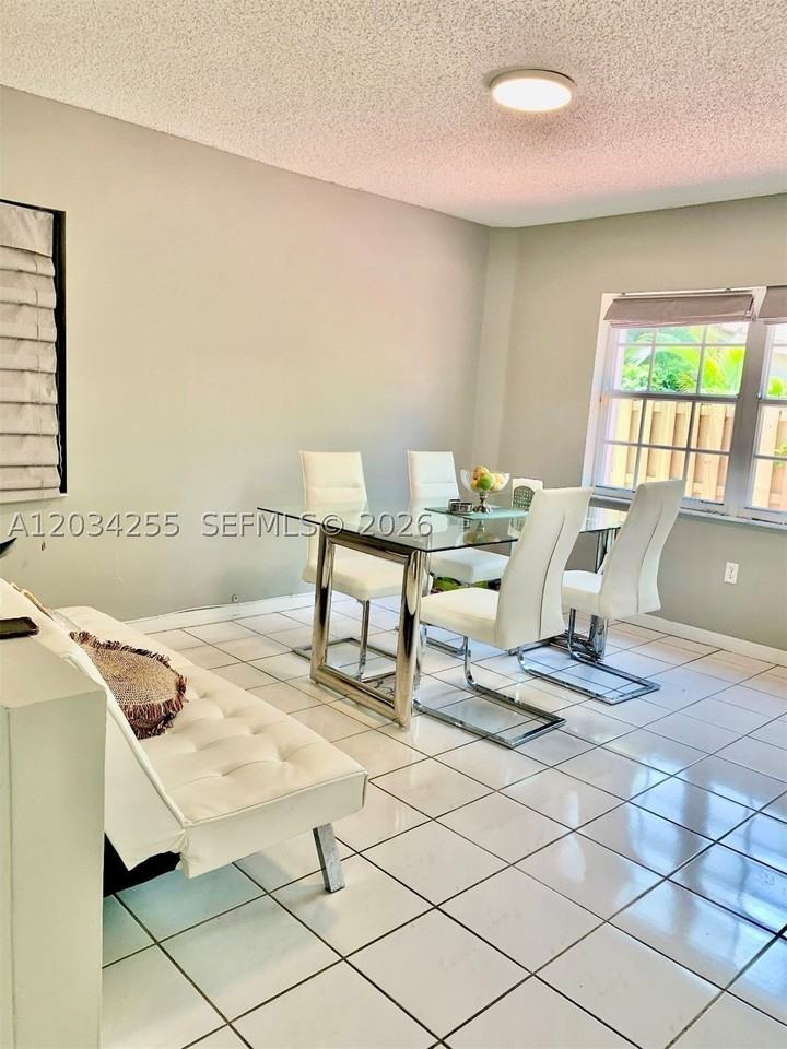15849 Sw 70th Ter #0 - Photo 5 of 14
