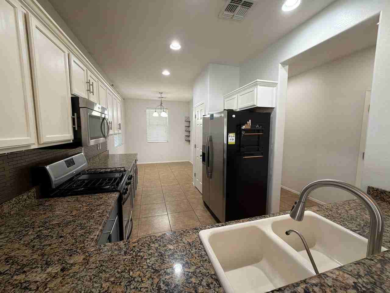14934 W Georgia Dr - Photo 3 of 21