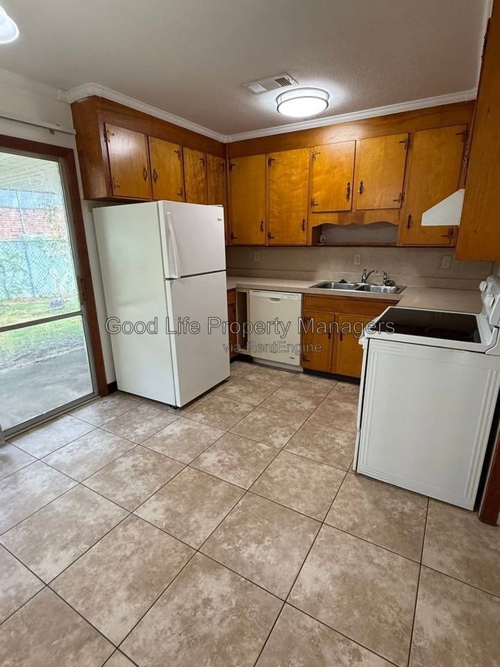 3751 E Olive Rd #3 - Photo 5 of 14