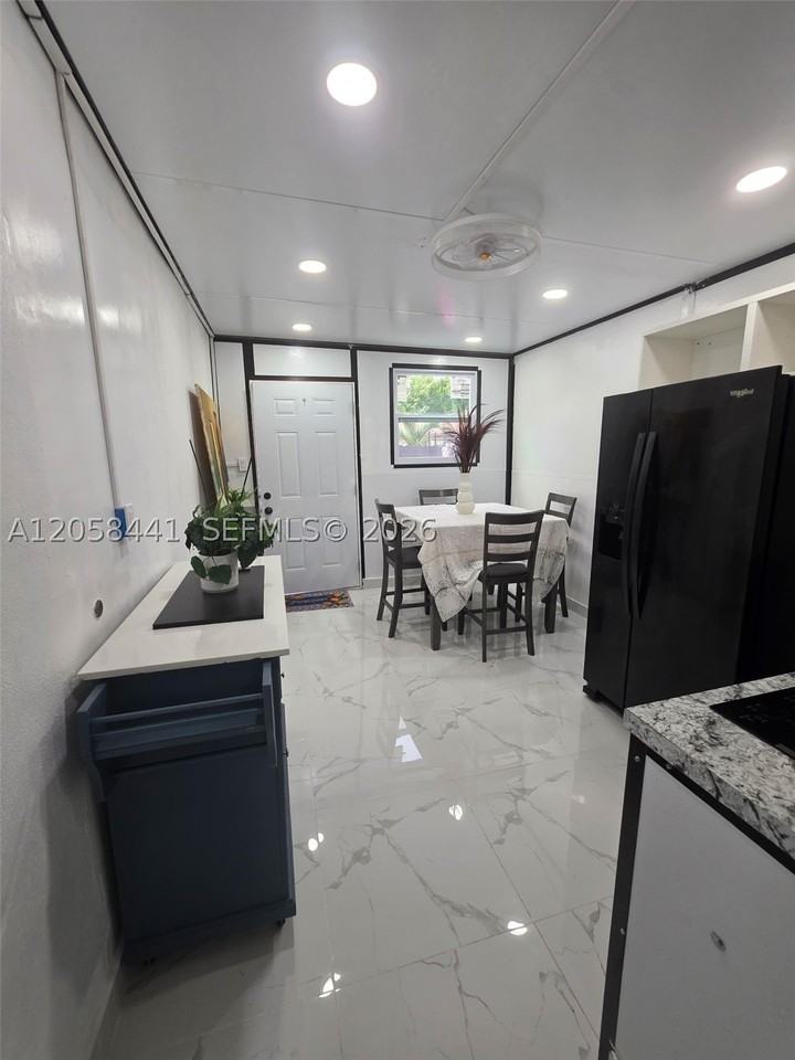 19393 Nw 30th Ct - Photo 7 of 15
