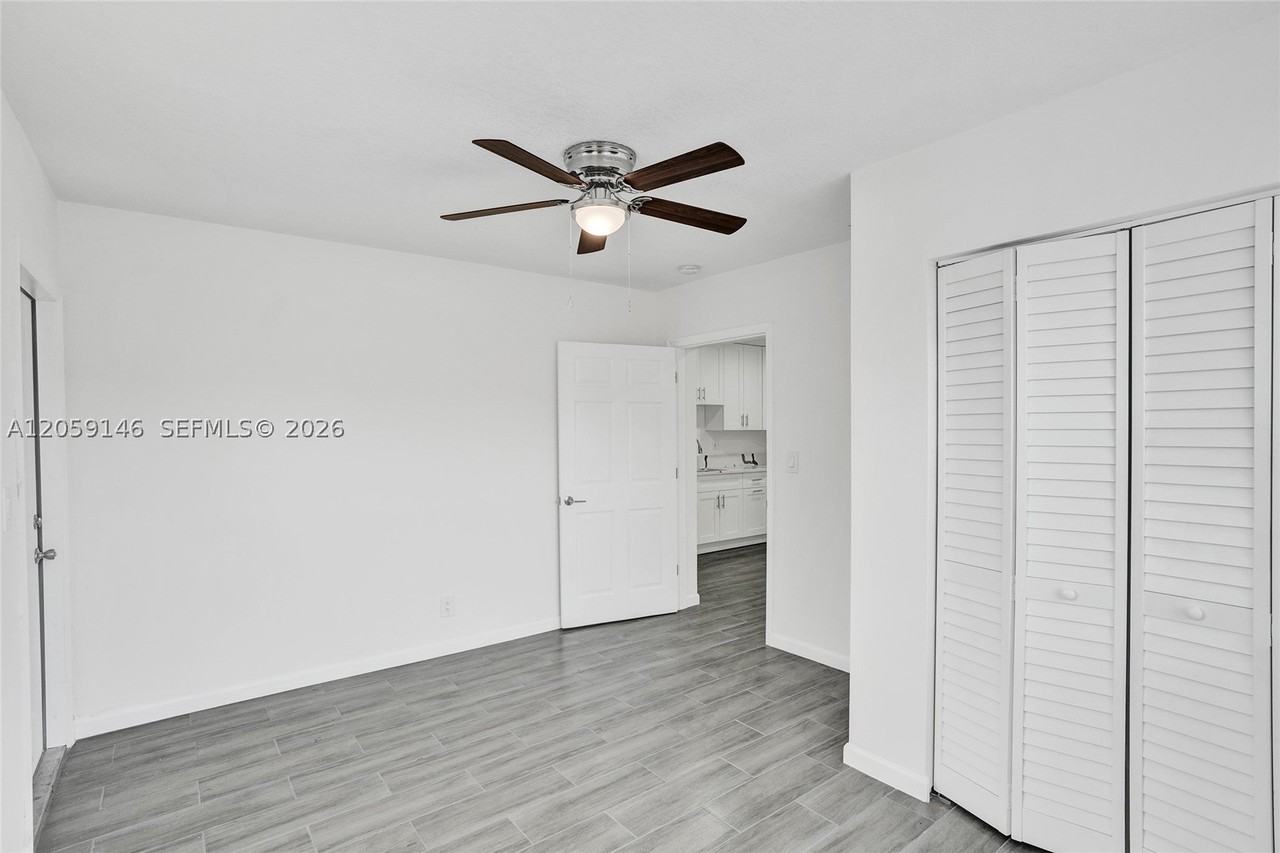 5900 Nw 19th St #B - Photo 2 of 19