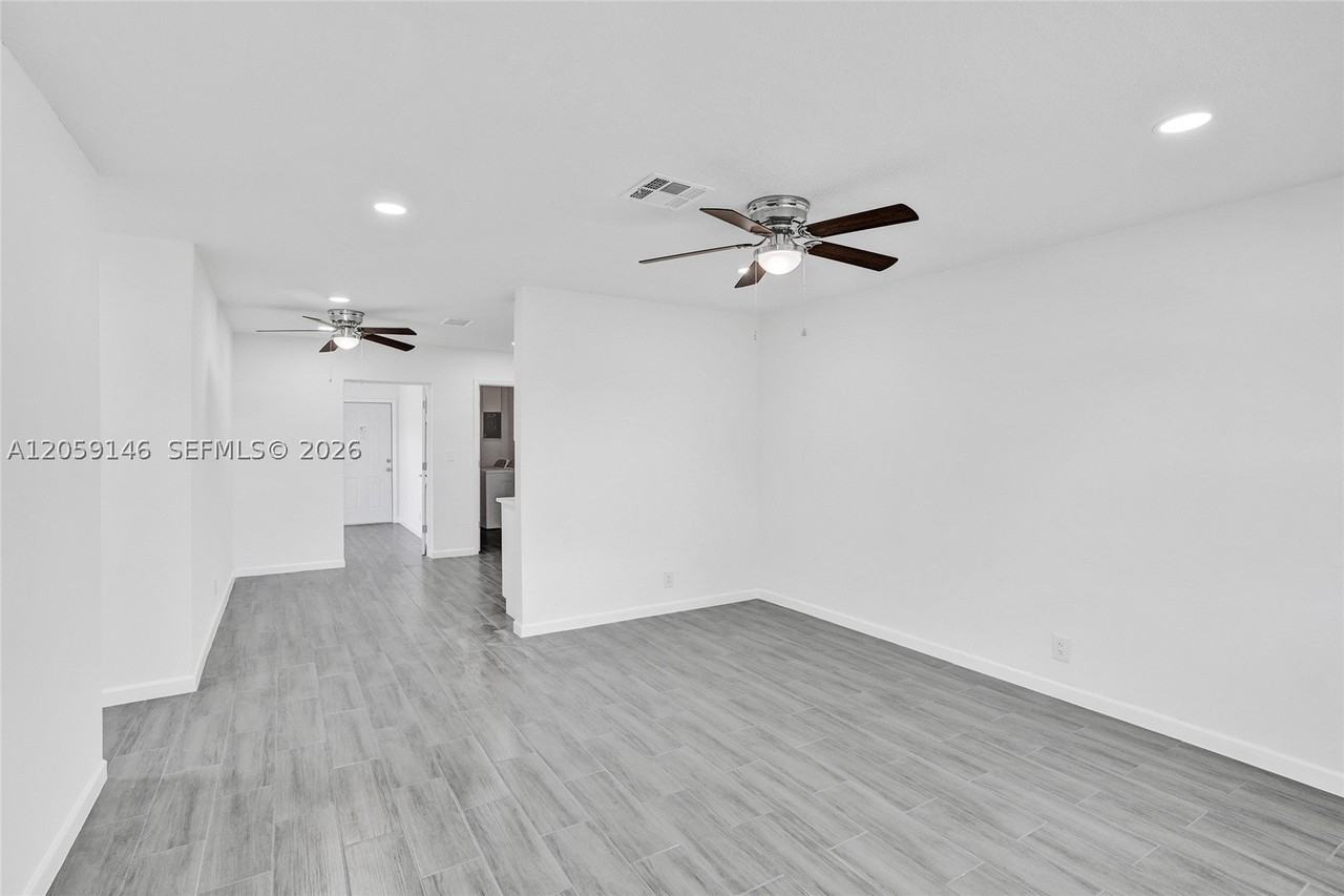 5900 Nw 19th St #B - Photo 5 of 19