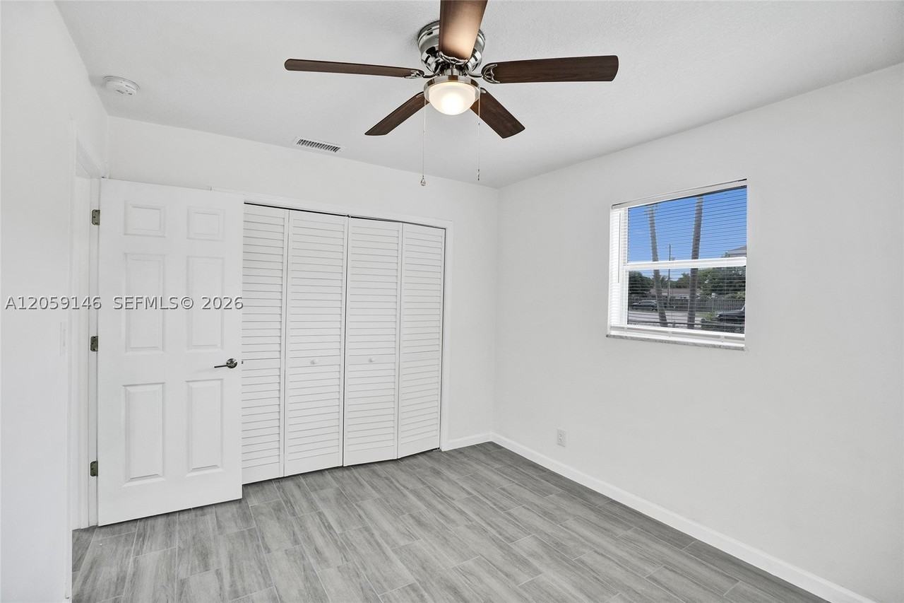 5900 Nw 19th St #B - Photo 6 of 19