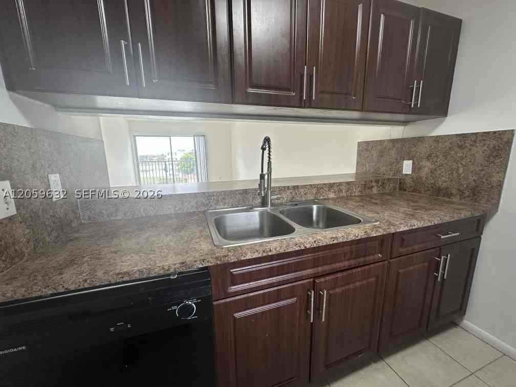 8620 N Sherman Cir #503 - Photo 3 of 9