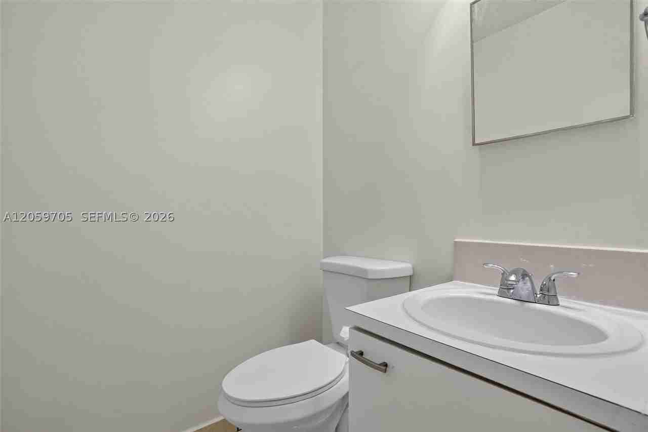 6225 Kendale Lakes Cir #253 - Photo 7 of 35