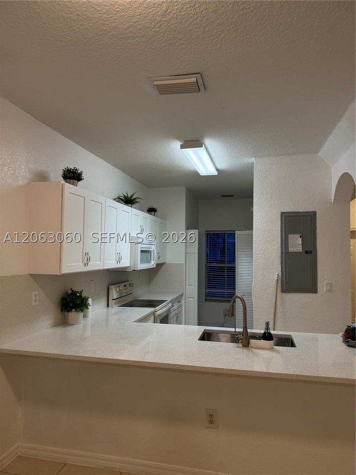 4917 Sw 140th Ter #9 - Photo 4 of 17