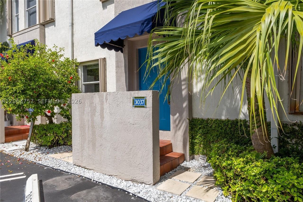 3037 Center St #2