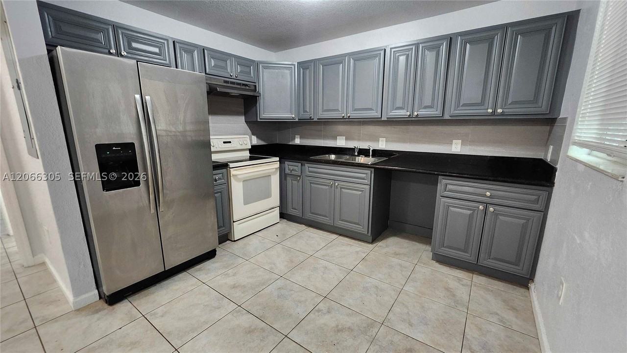 14084 Ne 2nd Ave #14084 - Photo 4 of 14