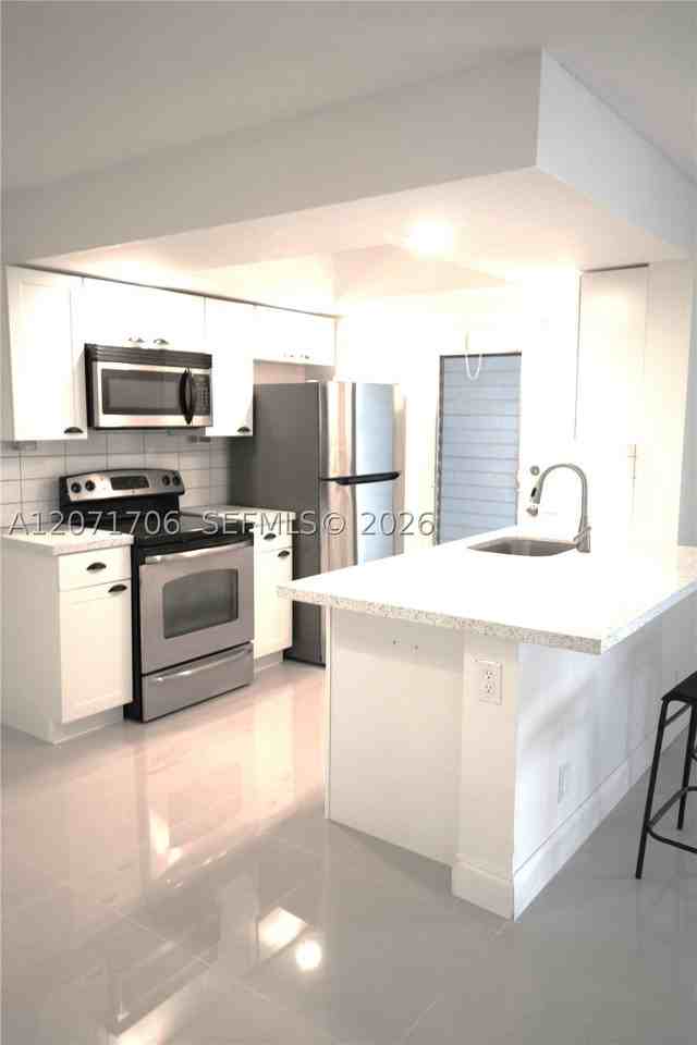 2166 Ne 56th St #203 - Photo 3 of 20