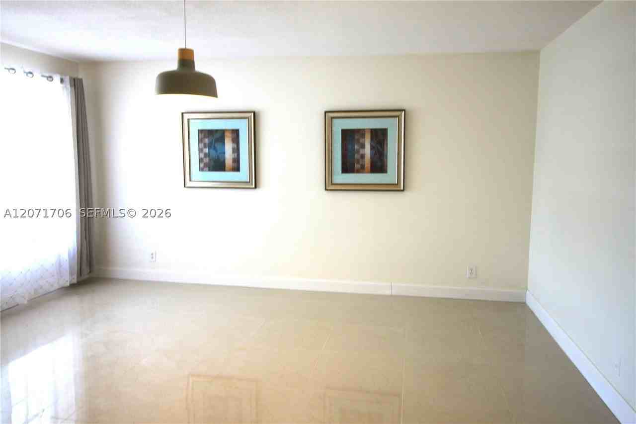 2166 Ne 56th St #203 - Photo 5 of 20