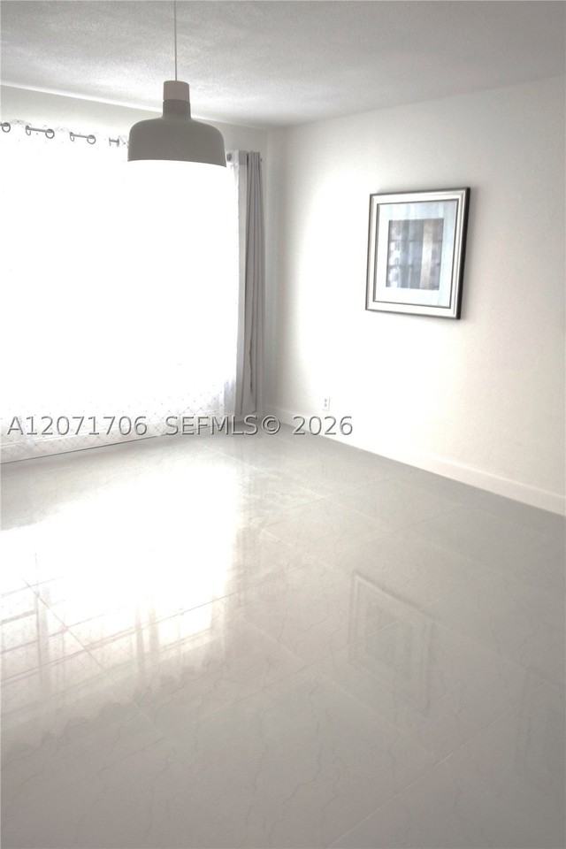 2166 Ne 56th St #203 - Photo 6 of 20