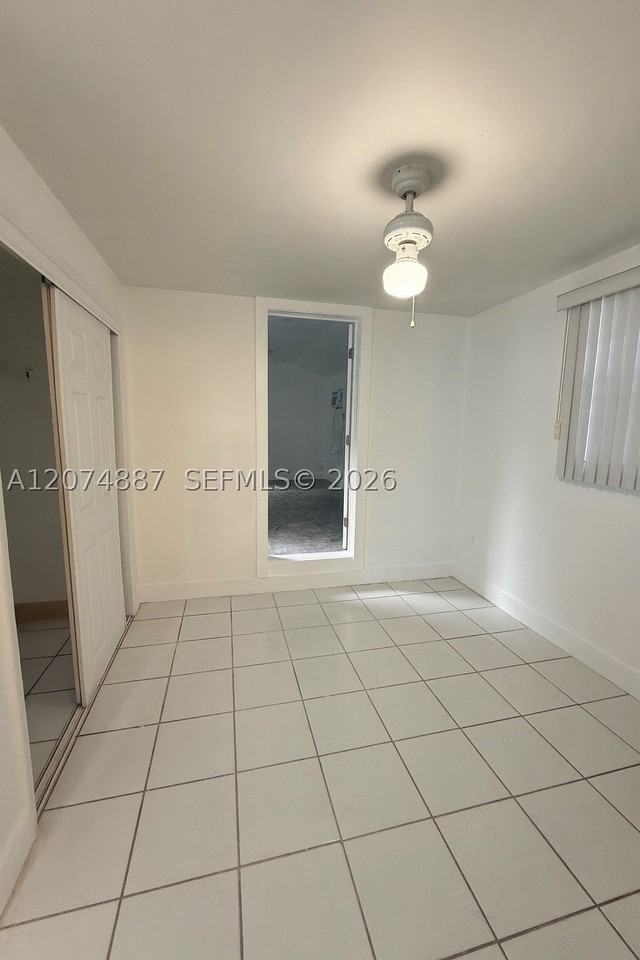1864 Nw 27th St #B - Photo 6 of 9