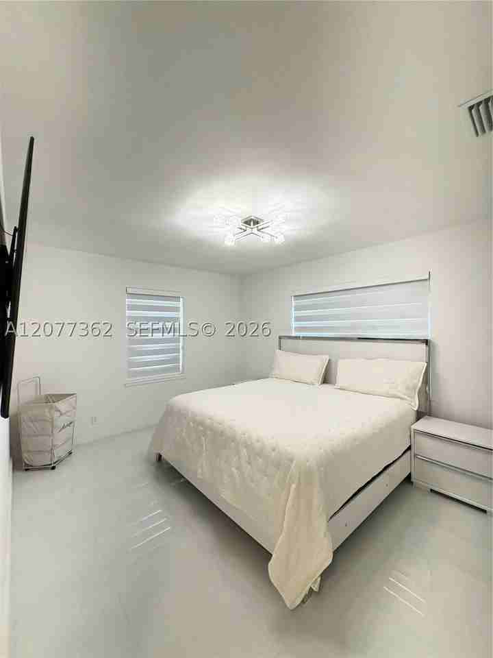 937 Sw 18th Ct - Photo 4 of 18