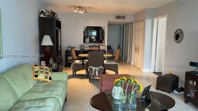 100 Lakeview Dr #103 - Photo 3 of 20