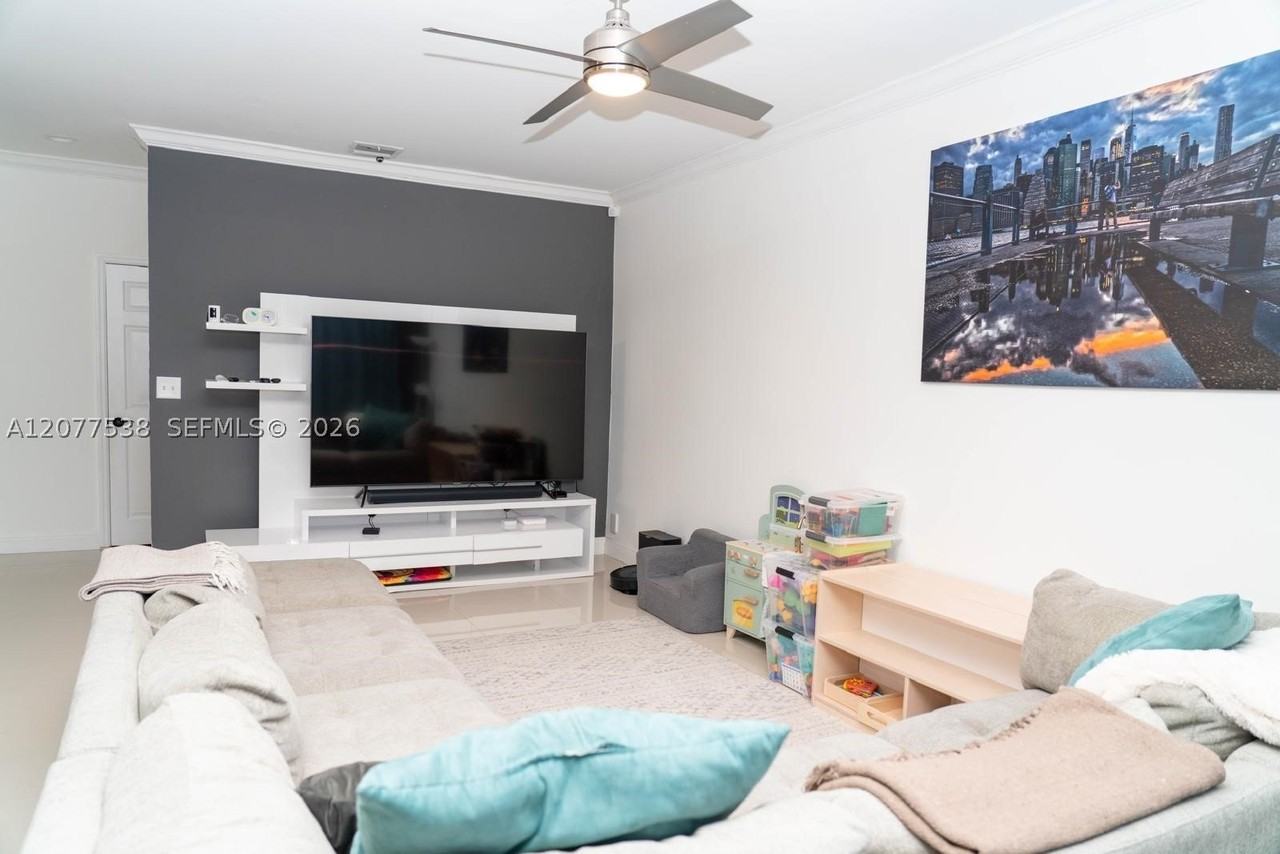 2818 Sw 177th Ave - Photo 6 of 20