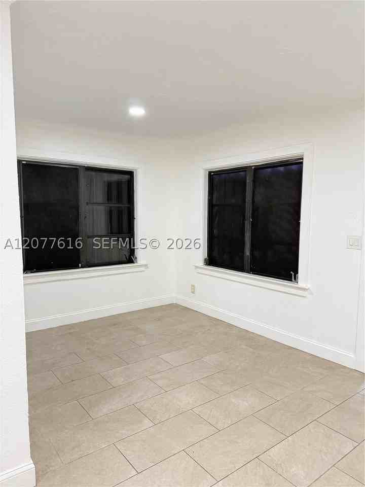 183 Silver Beach Rd - Photo 5 of 11