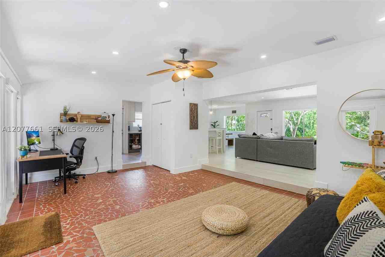 890 Ne 90th St - Photo 7 of 23