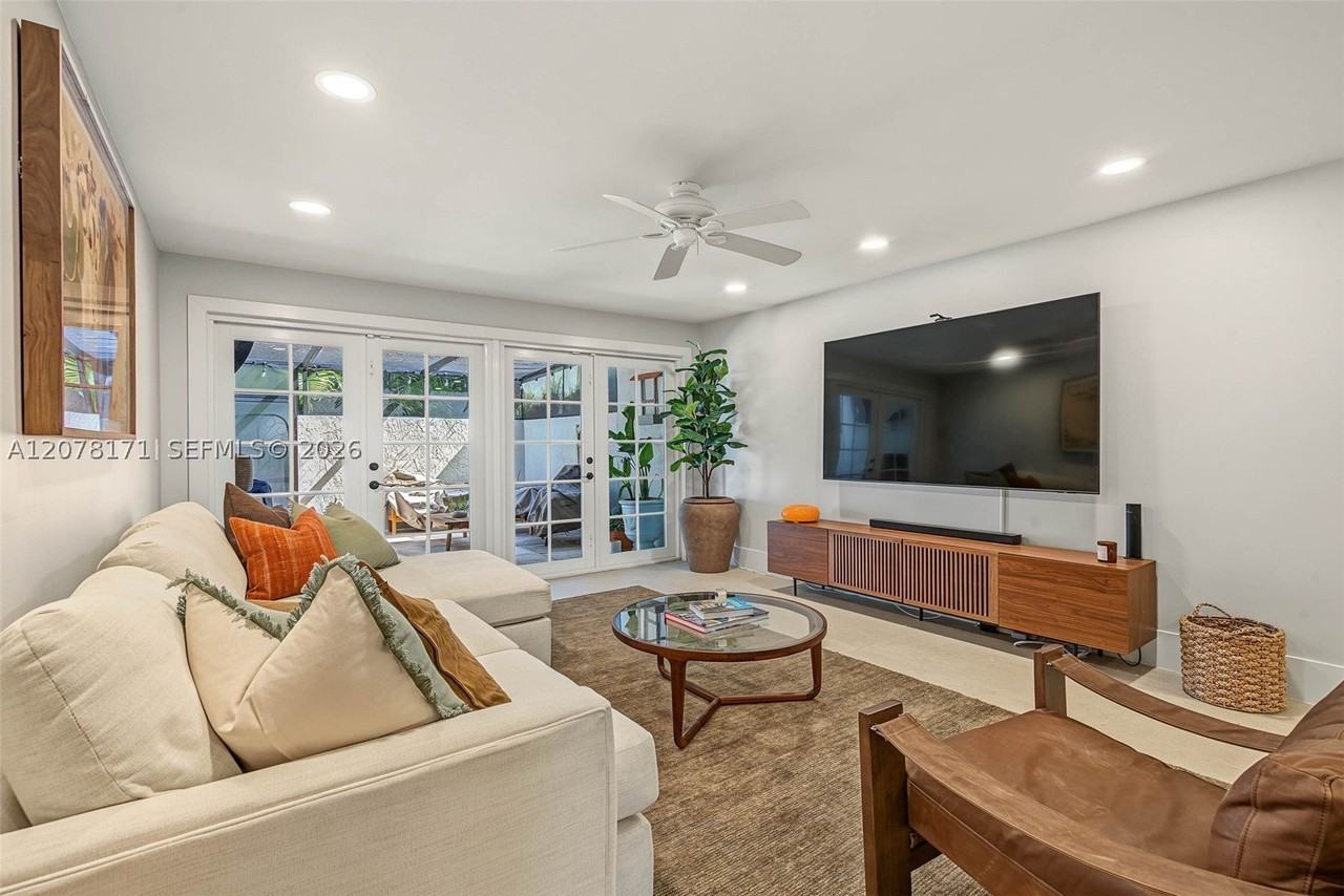 825 Se 2nd St #825 - Photo 4 of 21