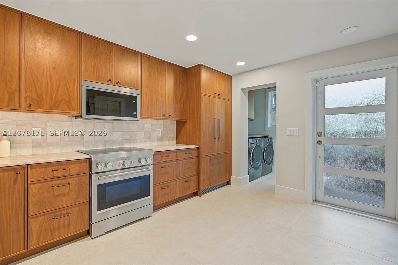 825 Se 2nd St #825 - Photo 6 of 21