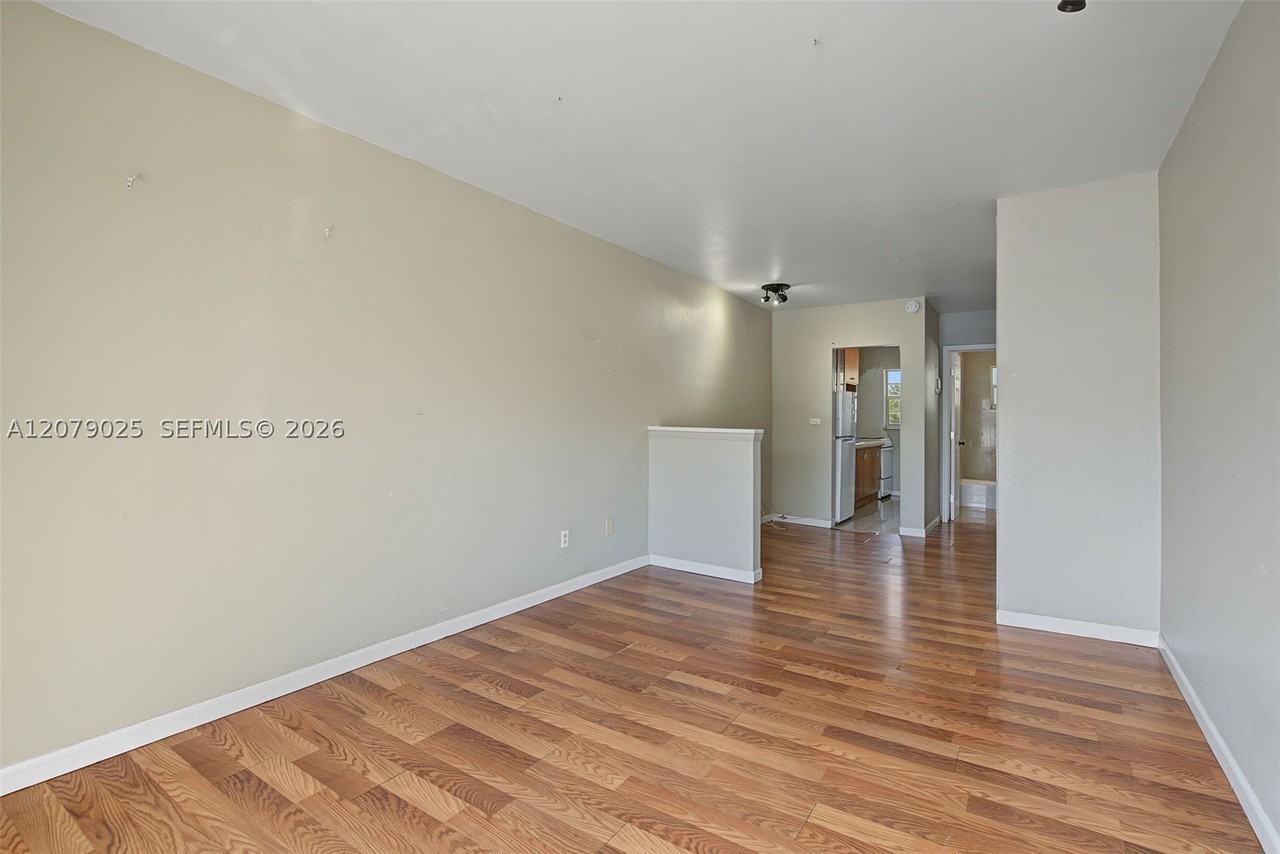 1685 Jefferson Ave #16 - Photo 4 of 28