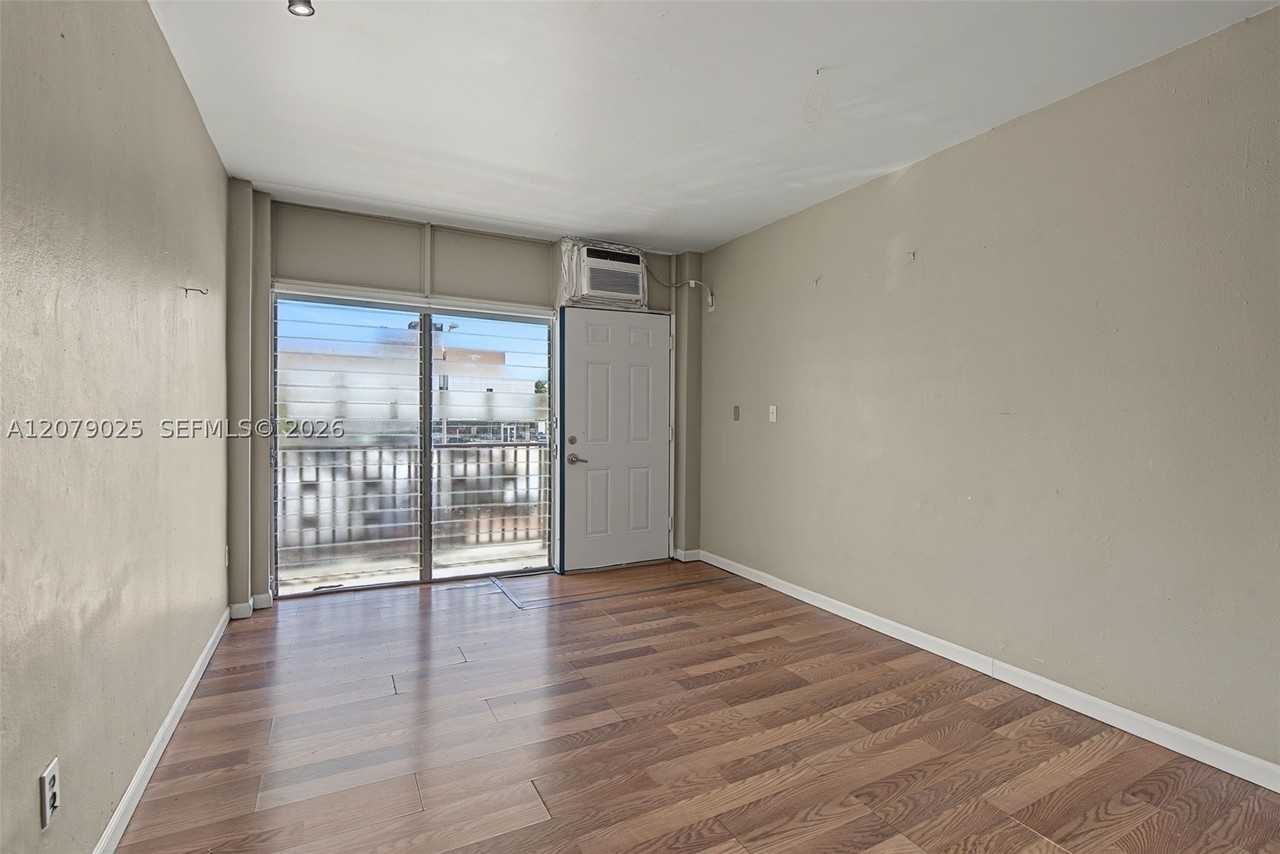 1685 Jefferson Ave #16 - Photo 6 of 28