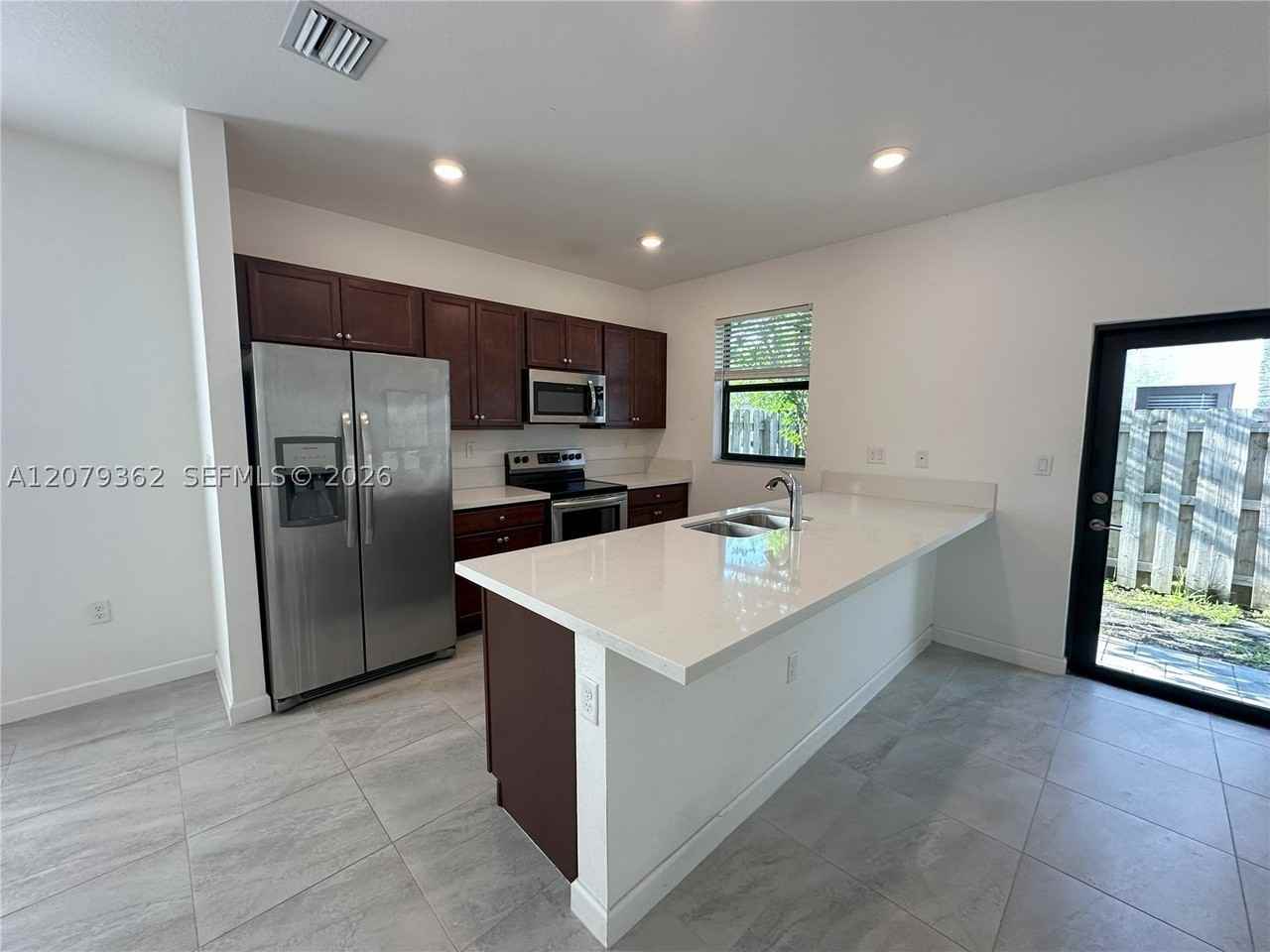 1602 Sw 28th Ct - Photo 4 of 30