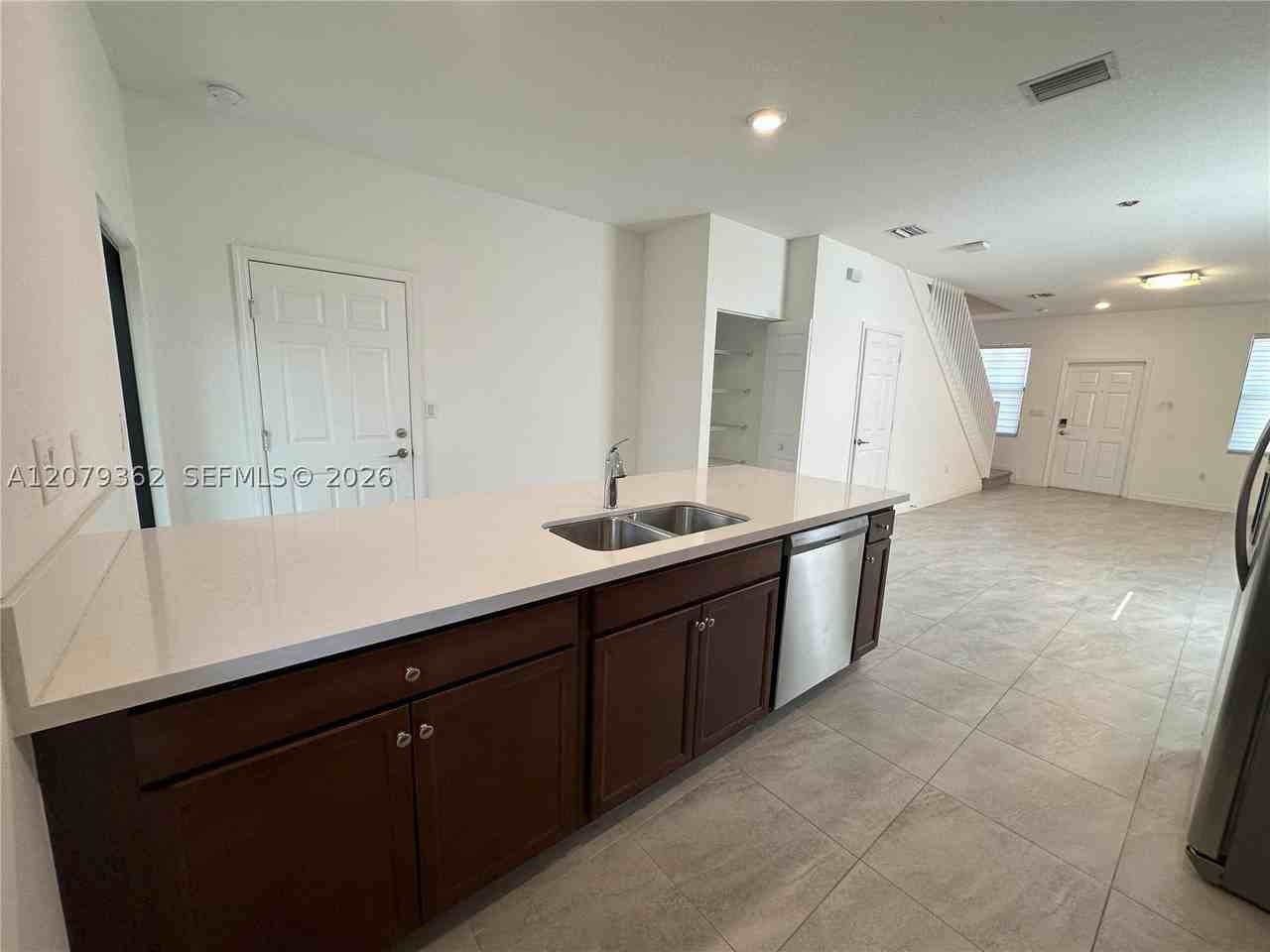 1602 Sw 28th Ct - Photo 5 of 30