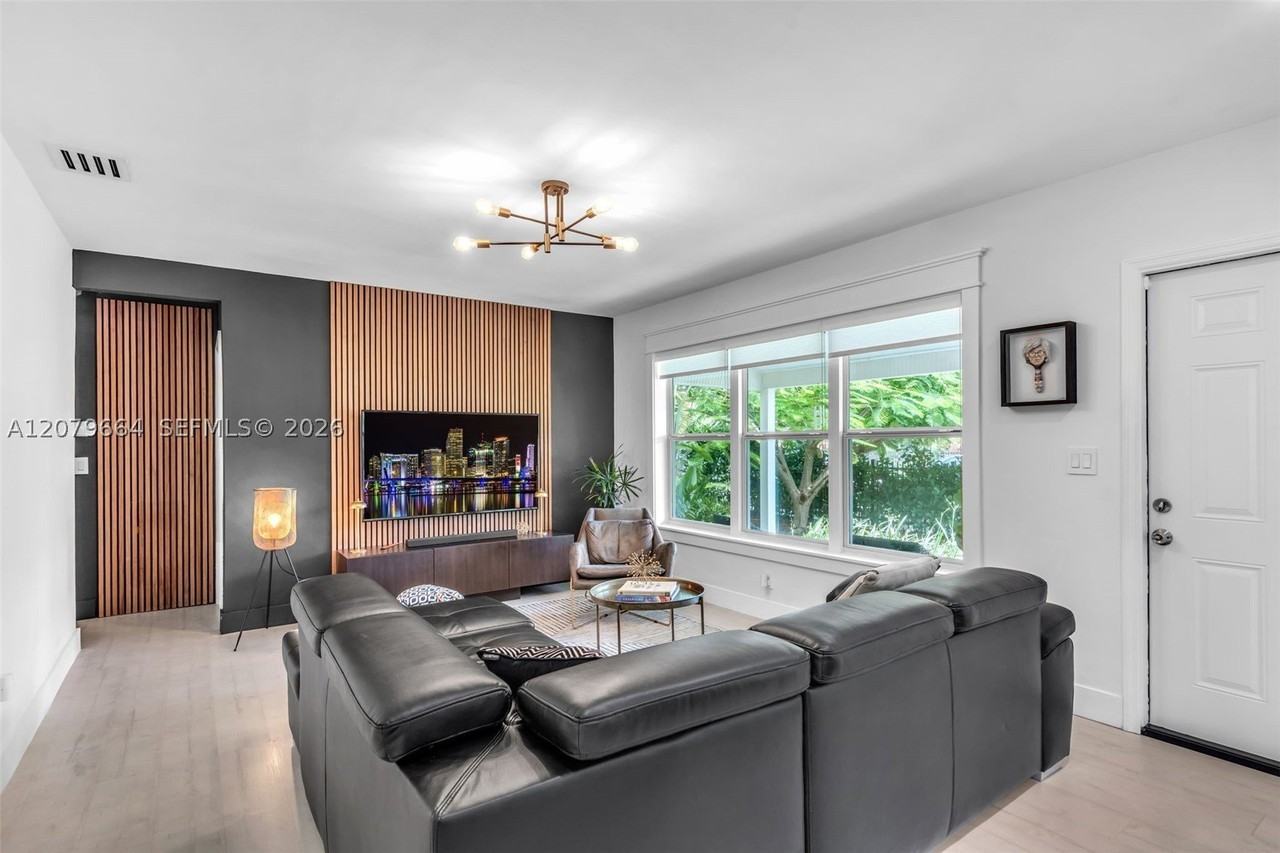 1165 Nw 110th St - Photo 2 of 21