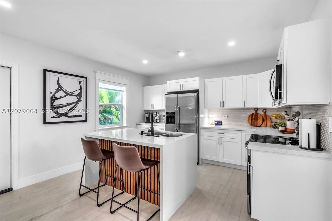 1165 Nw 110th St - Photo 3 of 21