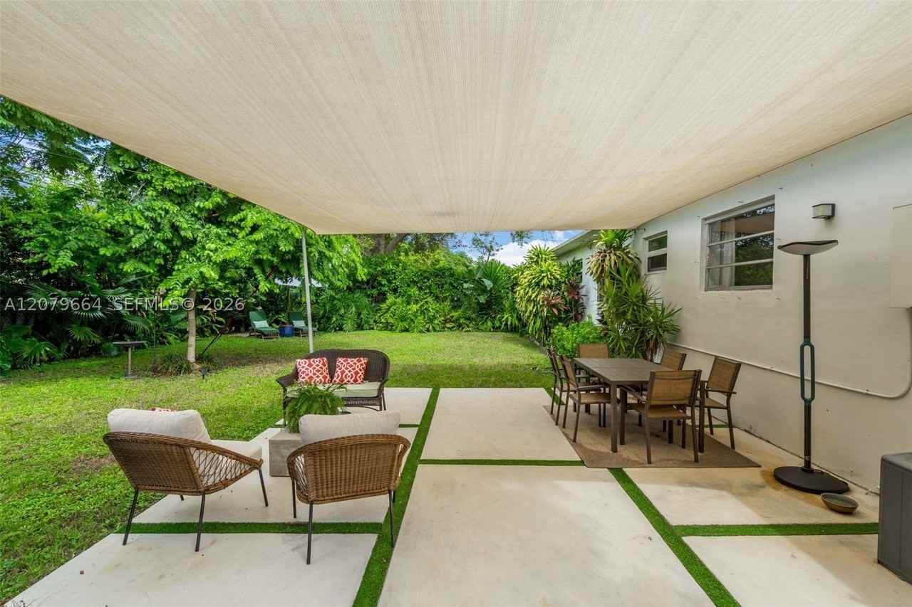 1165 Nw 110th St - Photo 5 of 21