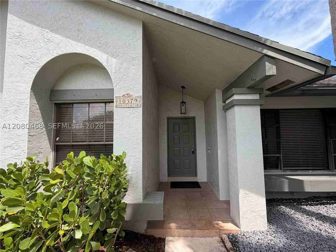 10379 186th Ct S - Photo 2 of 31