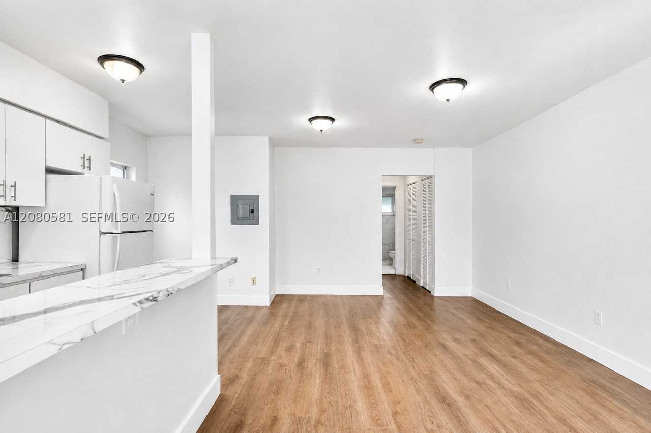 1545 Lenox Ave #11 - Photo 7 of 11