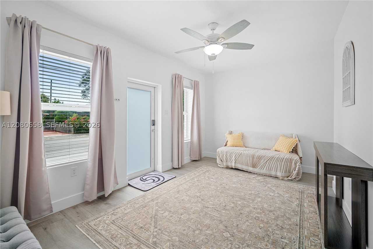 836 Nw 33rd Ave #A - Photo 6 of 30
