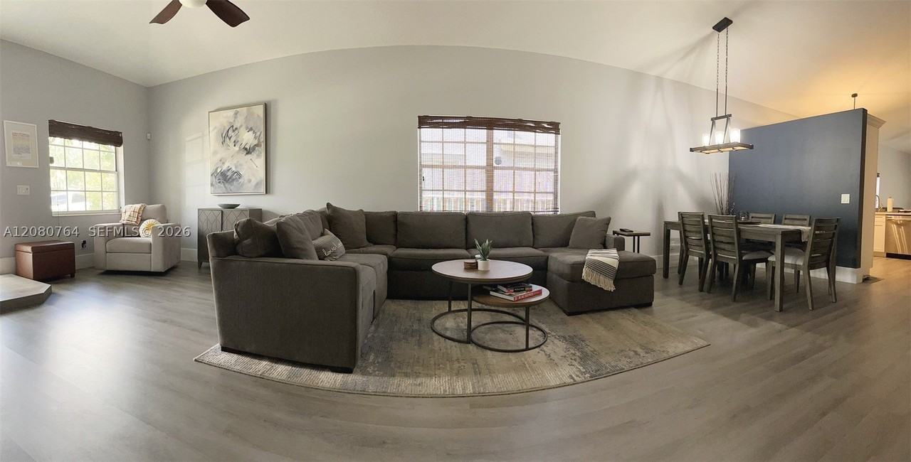 6384 Lansdowne Cir - Photo 4 of 20