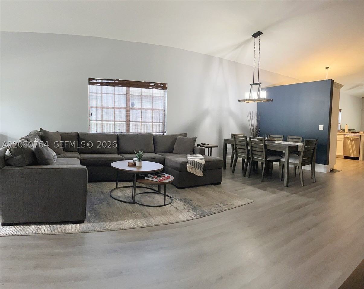 6384 Lansdowne Cir - Photo 5 of 20