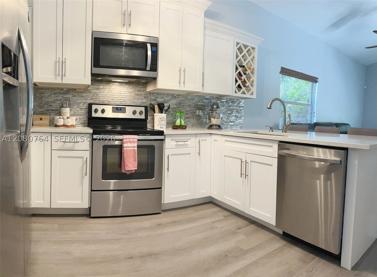 6384 Lansdowne Cir - Photo 7 of 20
