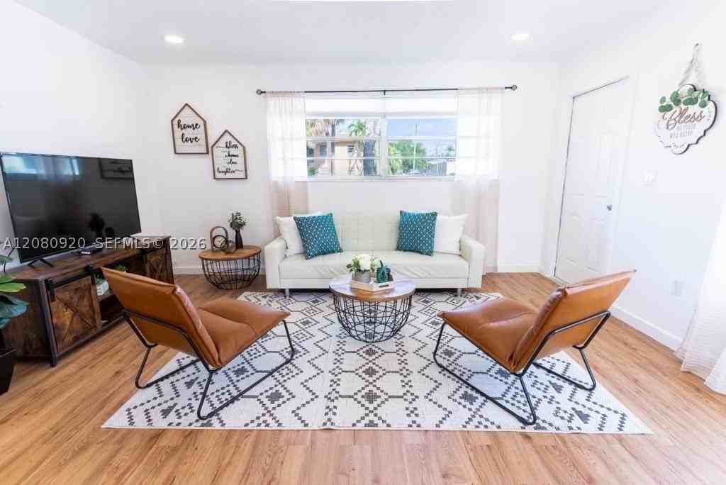 329 Se 2nd St #1-2 - Photo 2 of 18