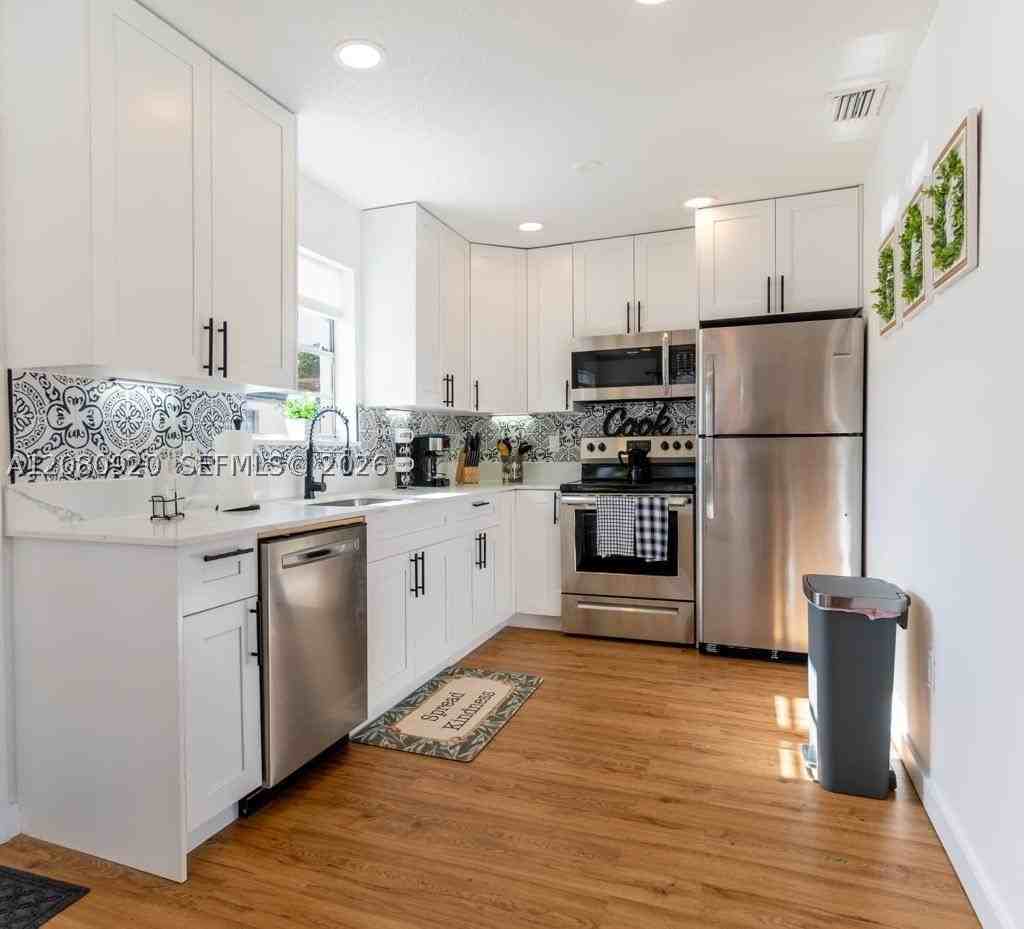 329 Se 2nd St #1-2 - Photo 6 of 18