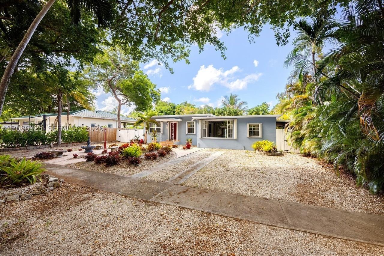5960 Sw 46th Ter - Photo 3 of 25