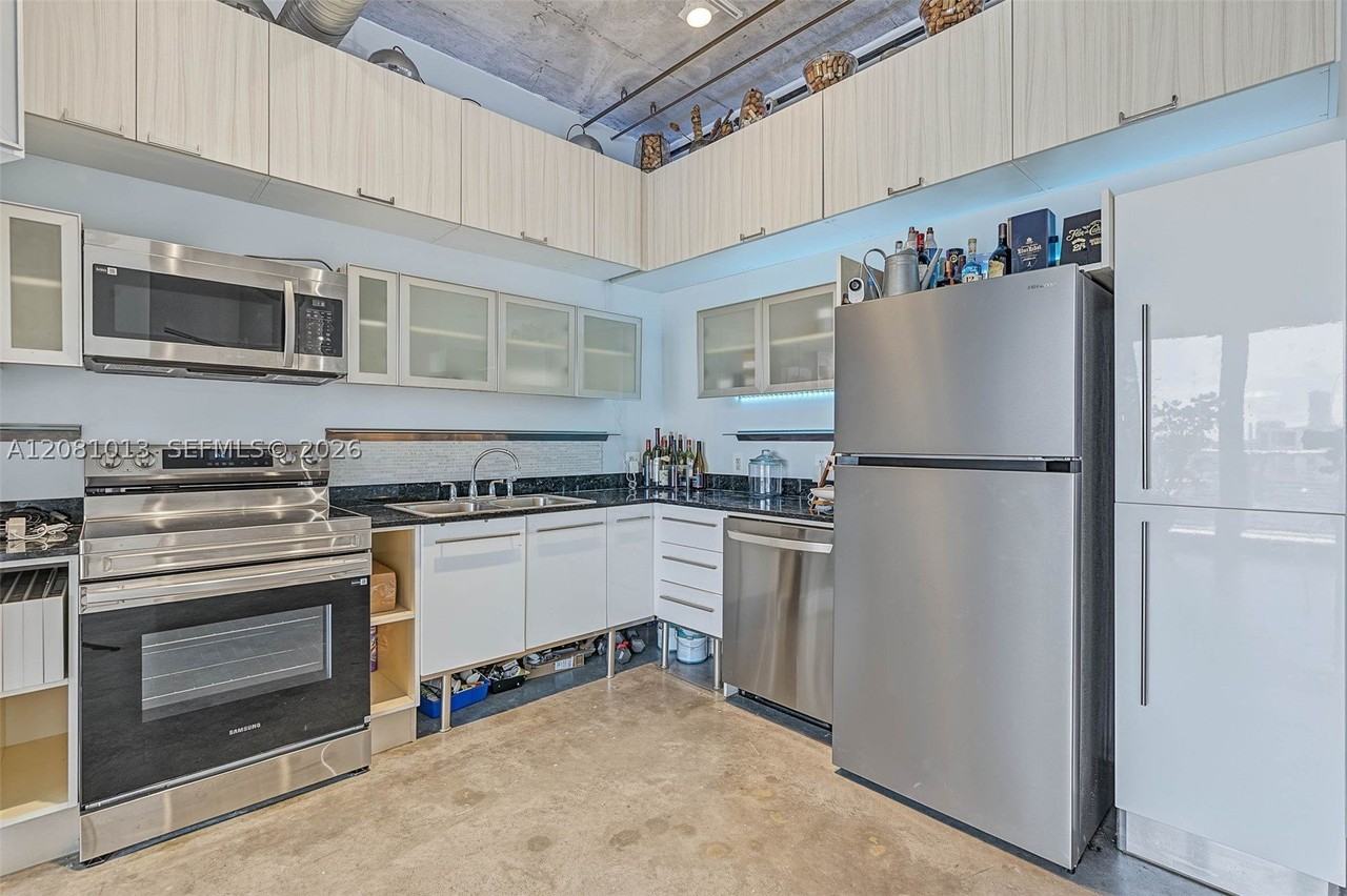 Nw South River Dr #1106 - Photo 4 of 29