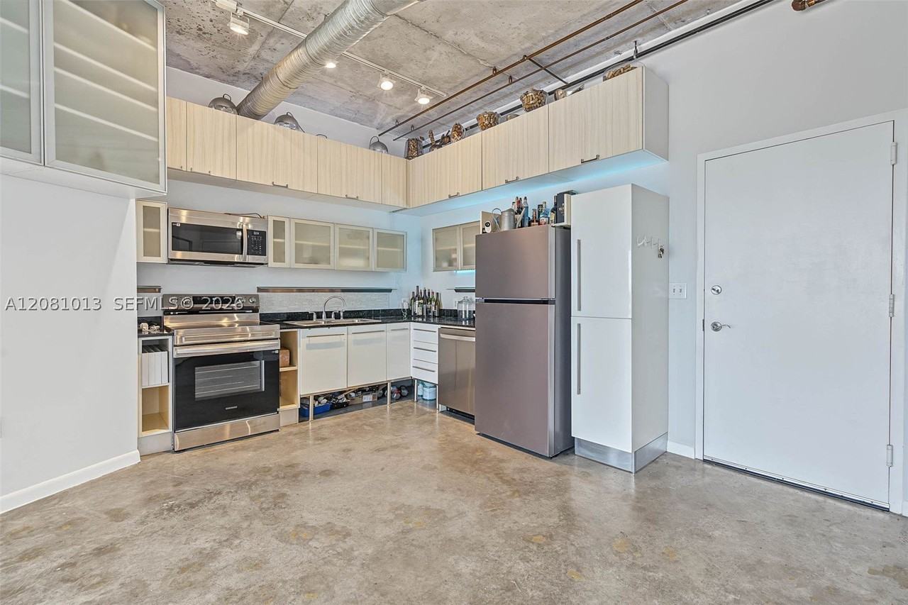 Nw South River Dr #1106 - Photo 5 of 29