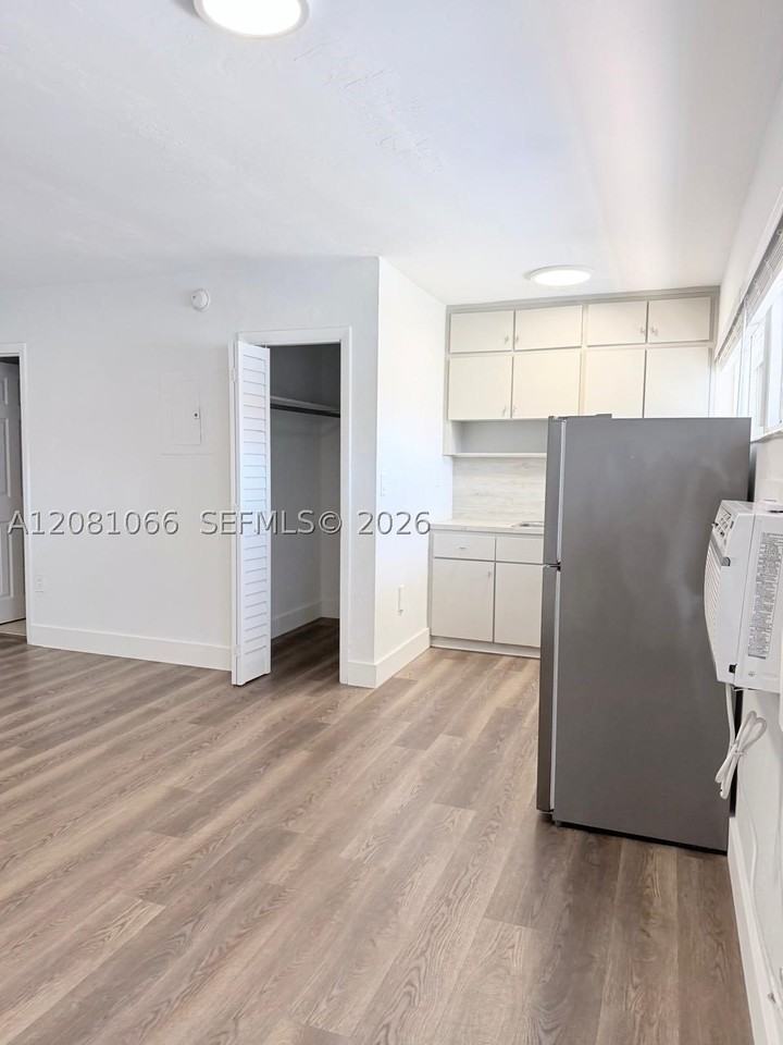 100 Madeira Ave #7 - Photo 6 of 21