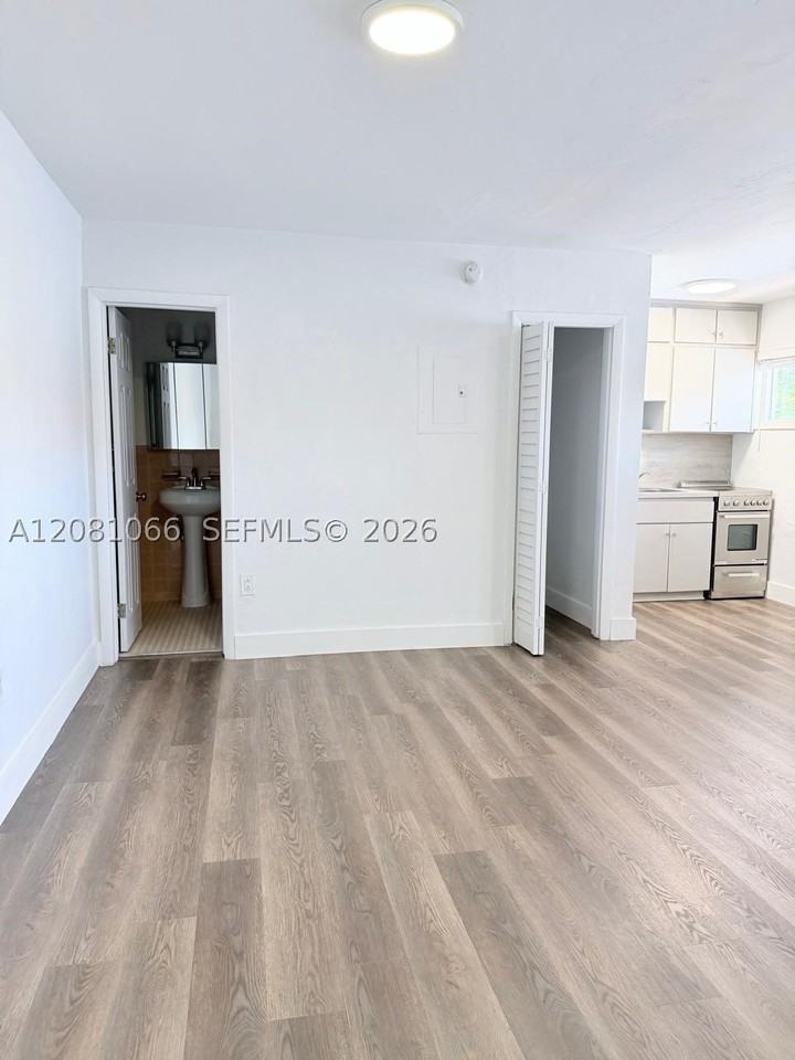 100 Madeira Ave #7 - Photo 4 of 21