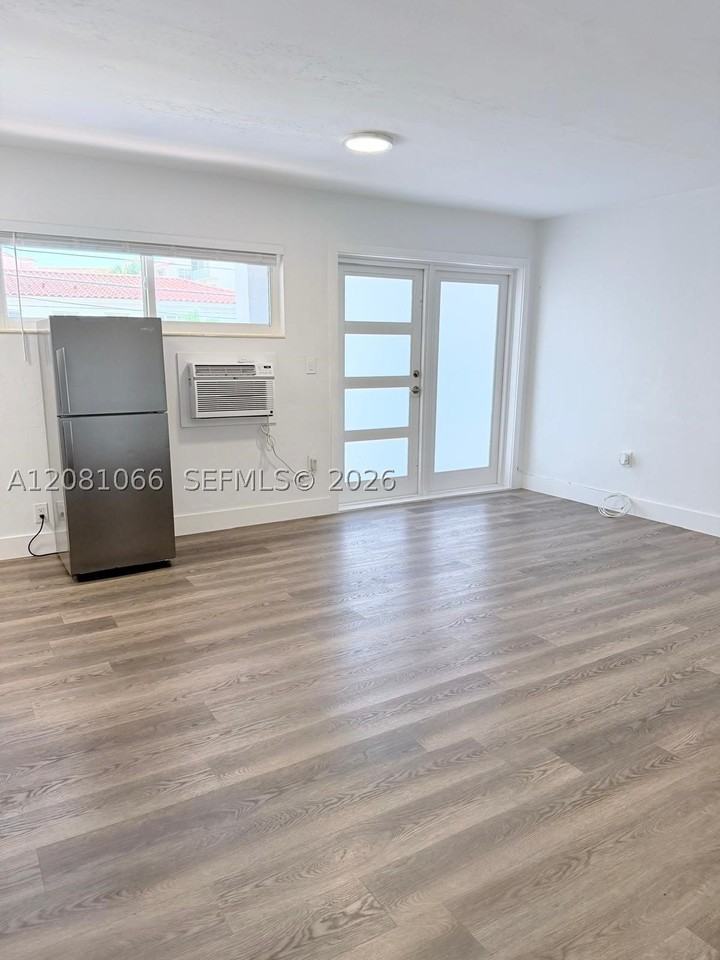 100 Madeira Ave #7 - Photo 5 of 21