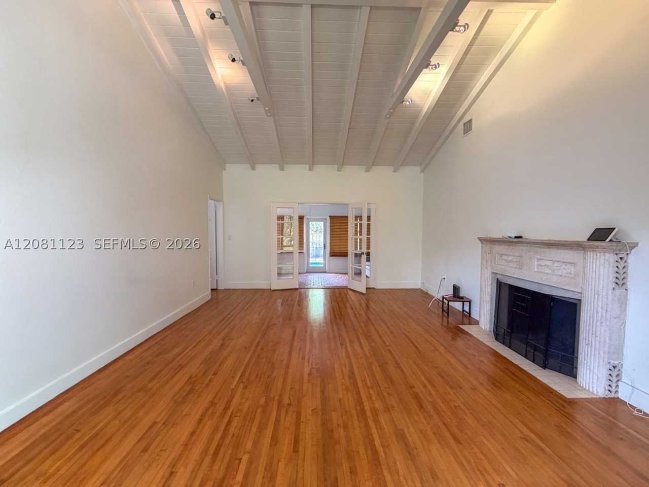 441 Ne 53rd St #0 - Photo 5 of 15