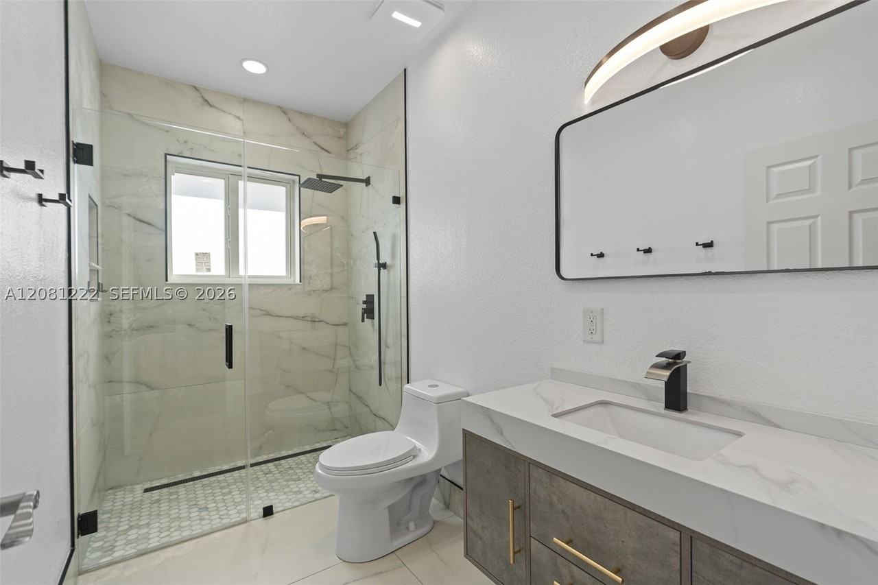 16570 Sw 70th St - Photo 4 of 50