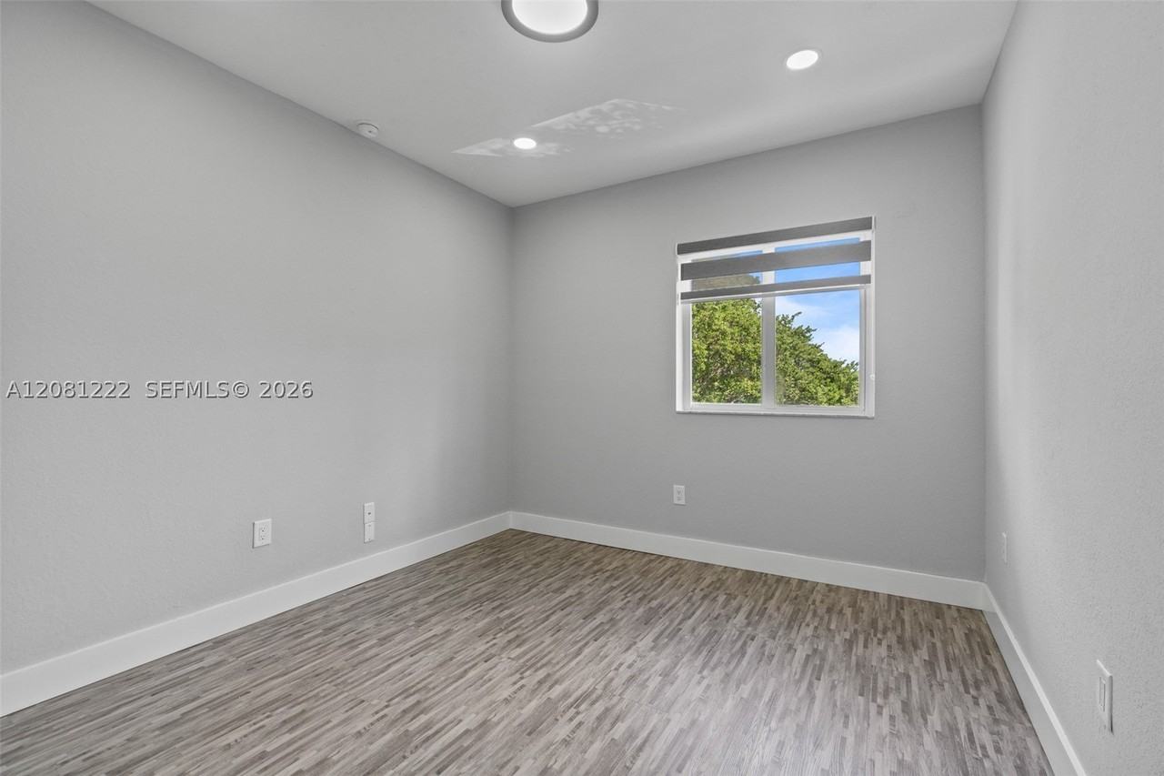 16570 Sw 70th St - Photo 6 of 50