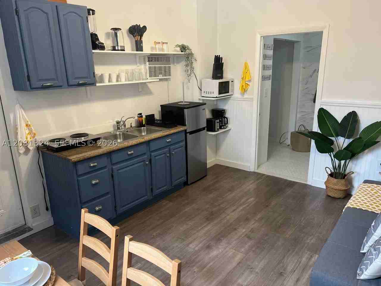 2224 Sw 11th St #2 - Photo 4 of 17
